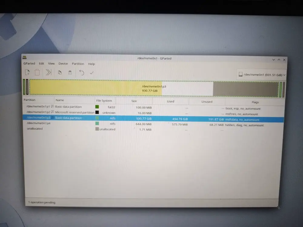 GParted showing the C: partition with 930.77 gigabytes of size, 494.76 gigabytes used, and 191.87 gigabytes unused